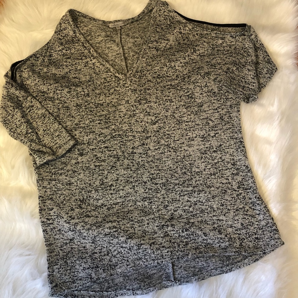 Open shoulder shirt 👚